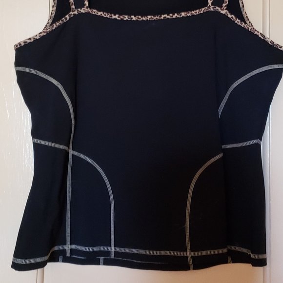 Black sleeveless top trimmed in leopard Size Large - Picture 5 of 5